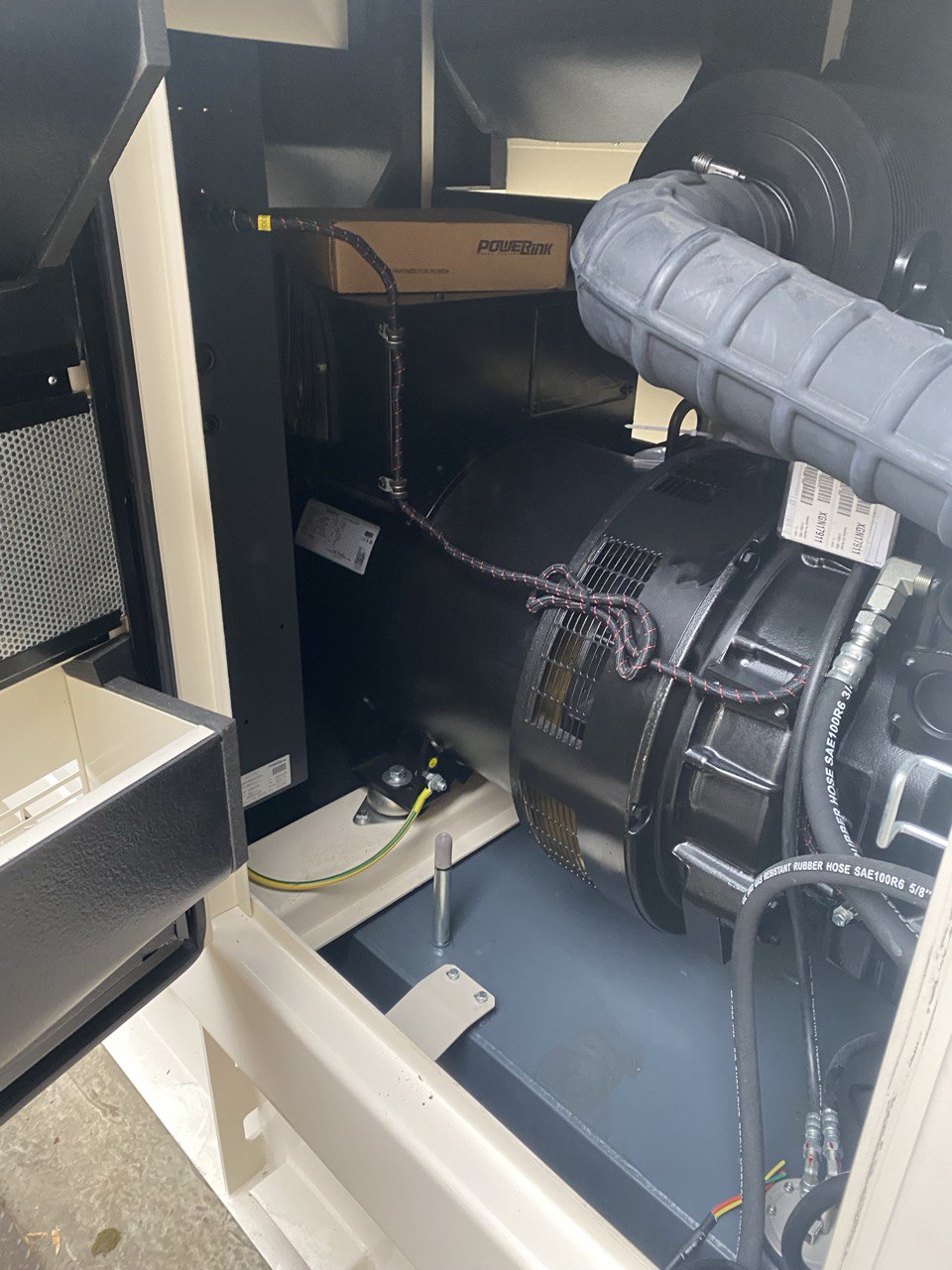 Внутрішній вигляд генератора